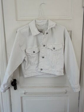 Abercrombie & Fitch Cropped White Denim Jacket